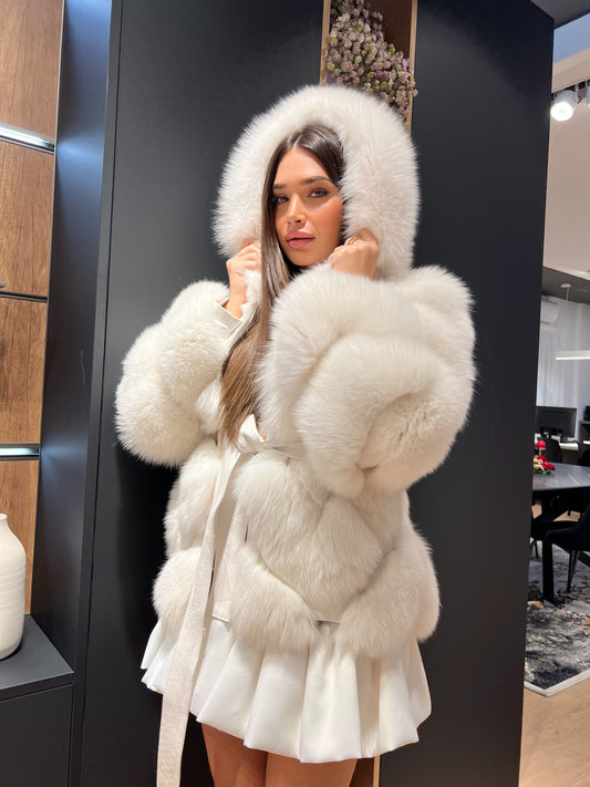 Giacca in Vera Volpe con Cappuccio Bianco Artico