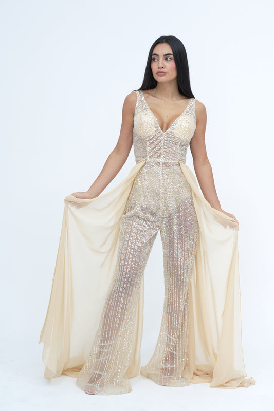 Tuta elegante “Golden Glow” con dettagli scintillanti e pannelli in chiffon