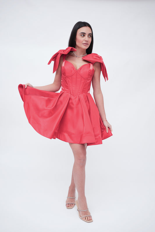 Abito corto “Scarlet Elegance”.