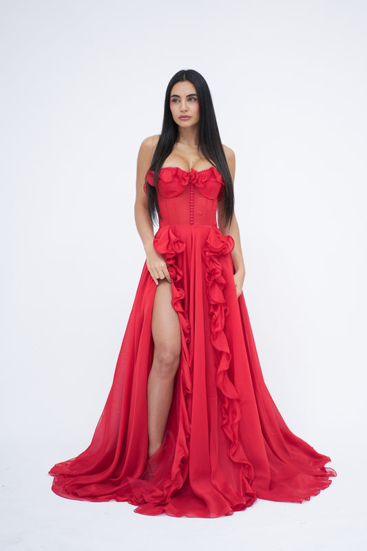 “Fluire di Eleganza”
Un titolo che esprime la leggerezza e la raffinatezza di un abito morbido e sofisticato.