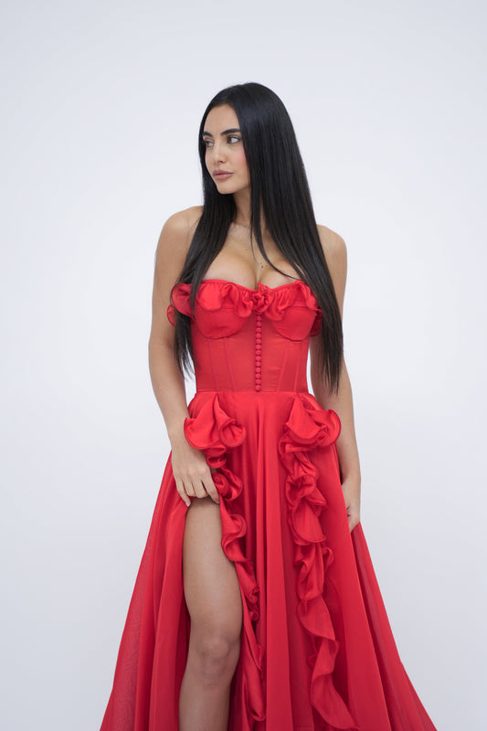 “Fluire di Eleganza”
Un titolo che esprime la leggerezza e la raffinatezza di un abito morbido e sofisticato.