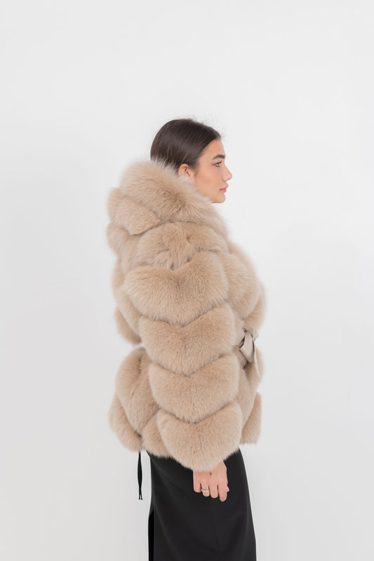 Pelliccia volpe con cintura cammello.